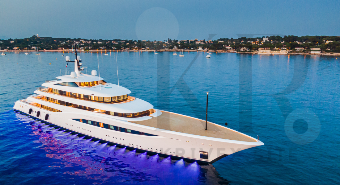 Mega Yacht Faith